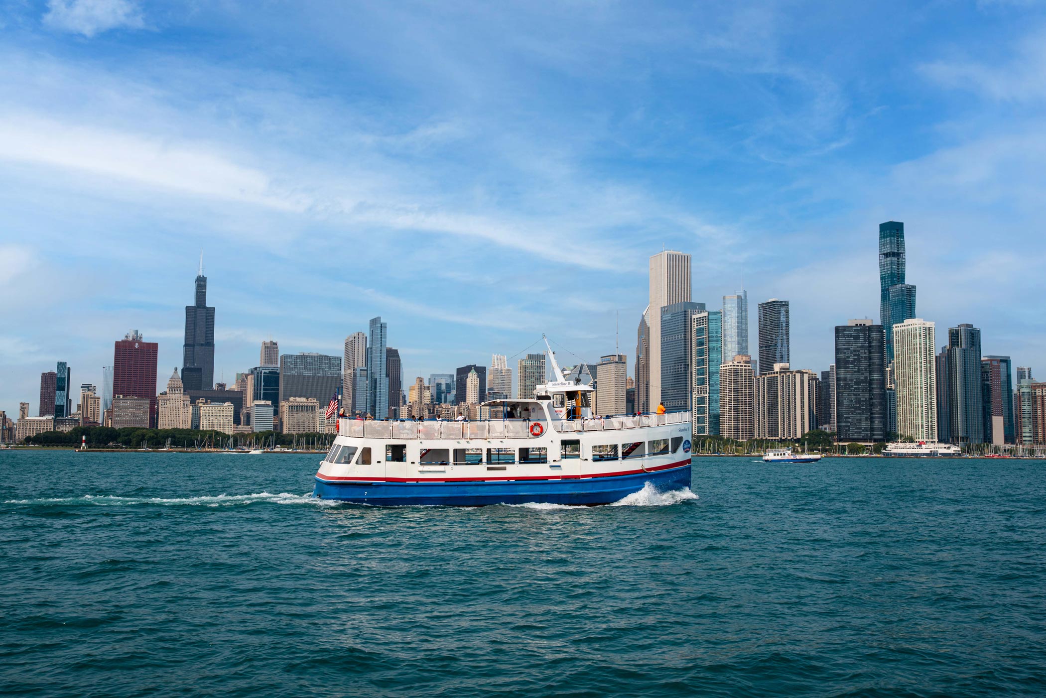 Shoreline Sightseeing Tour with Chicago Skyline