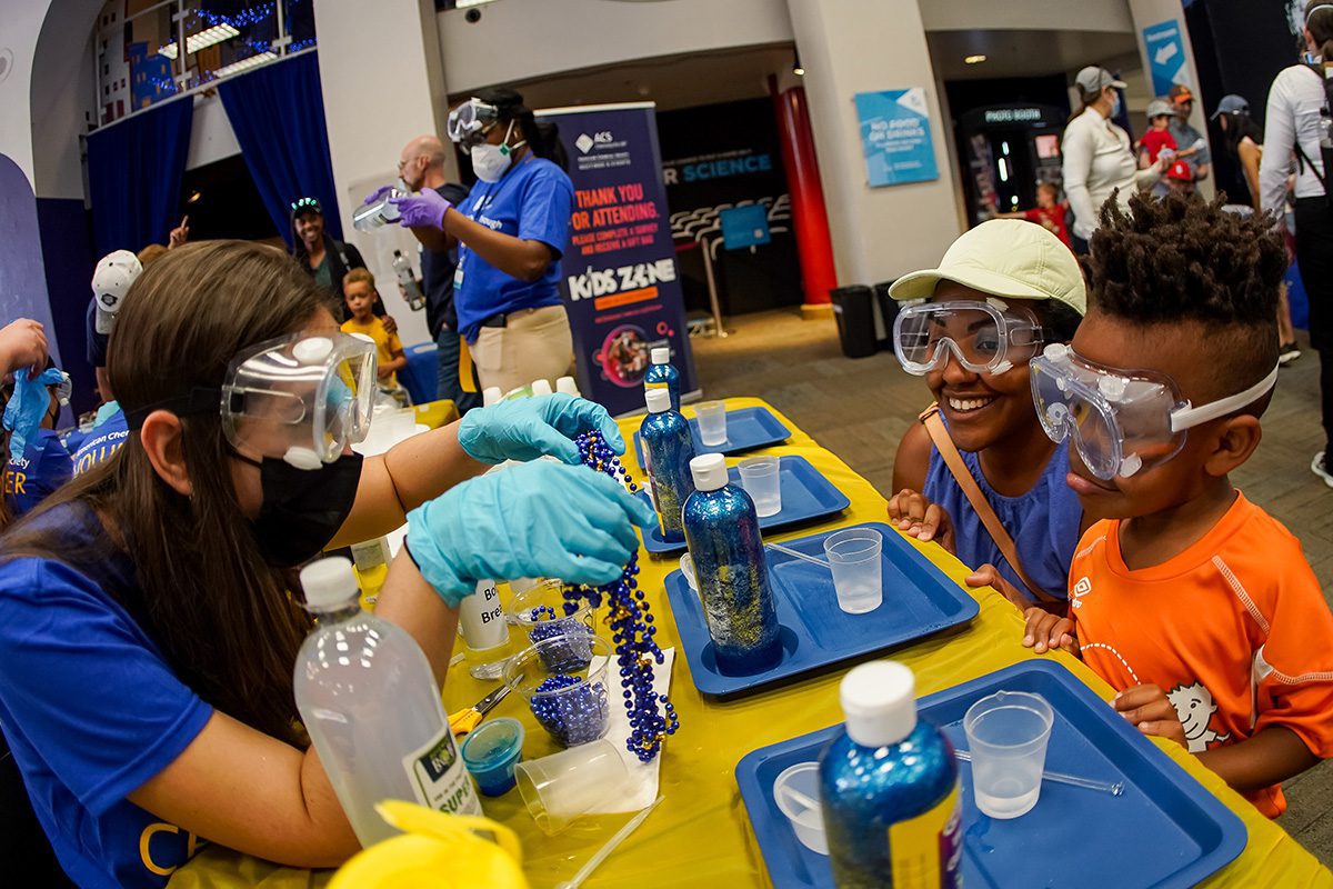 Acs Kids Zone Makes Chemistry Cool at Navy Pier on Saturday, Aug. 20