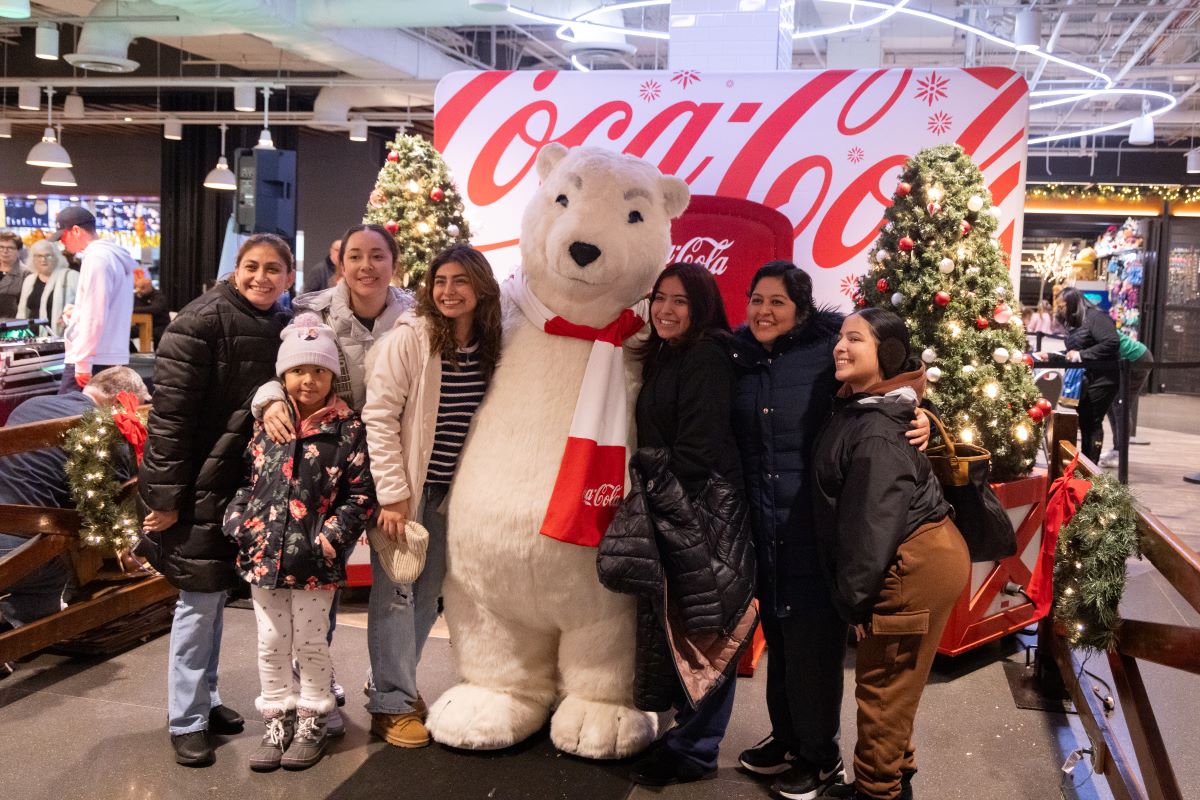 231125 NPLUTL 149 coca cola bear