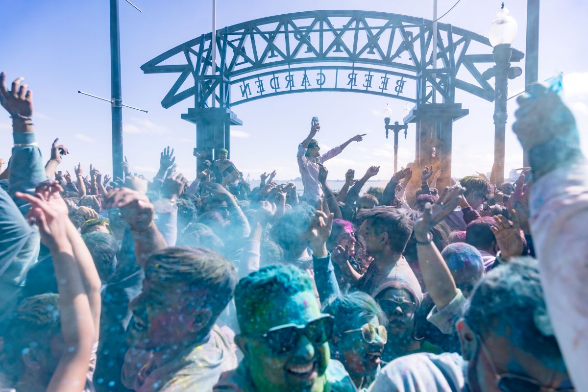 navypierholiflubackerhighlights006 web