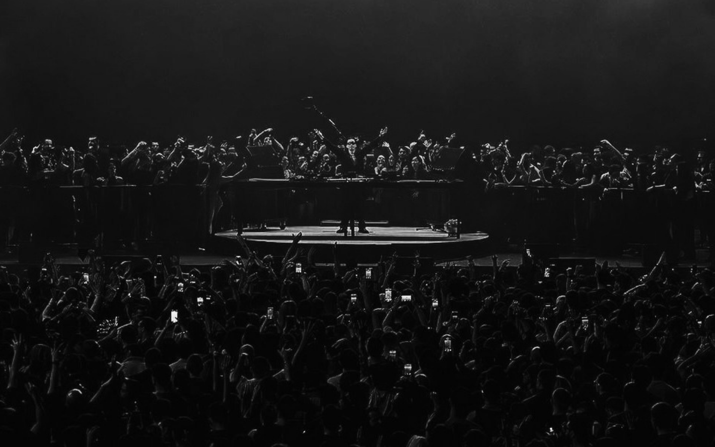 ZHU – ON THE MOVE